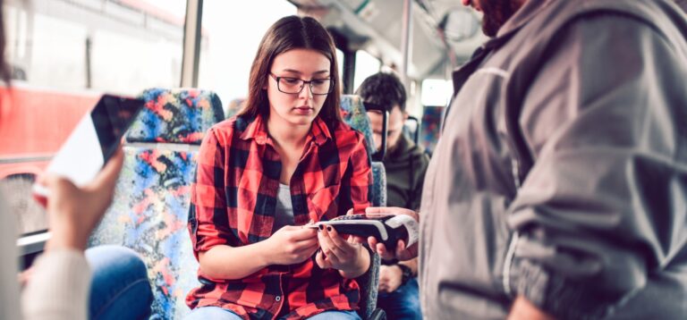 Kamery nasobne u kontrolerów biletów