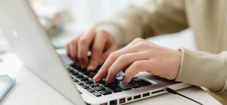 Kara UODO za kradzież laptopa z danymi osobowymi